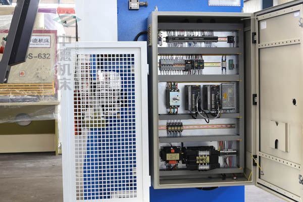 ZDPK-4015采用法國進口施耐德元氣件，抗干擾，穩(wěn)定耐用壽命長.jpg